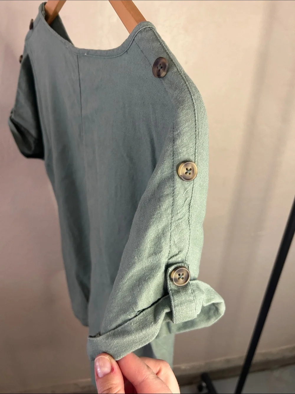 Cable & Gauge Studio Linen Blend Roll Tab Top Sage Green Large - Picture 5 of 12